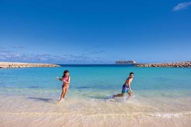 NCL Great Stirrup Cay Children Family ©Erin Kunkel.jpg